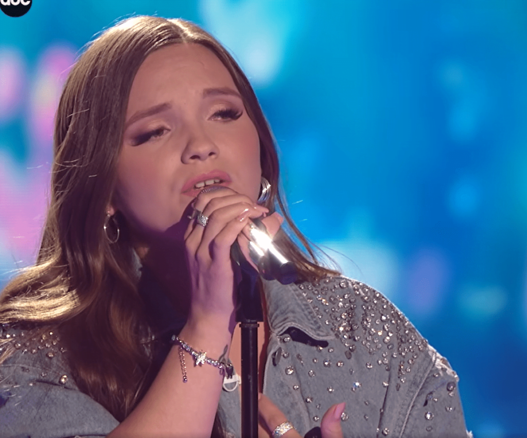 Megan Danielle Worship makes the Top 12 then sings beautiful version of Lauren Daigle's "Thank God I Do"! 